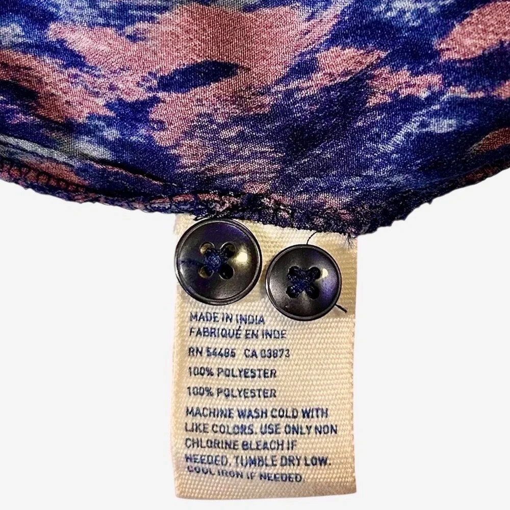 American Eagle Button Down Print Blouse. Size XS - Picture 6 of 7
